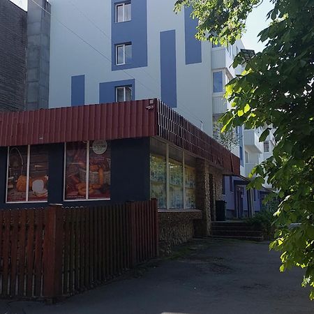 Затишна студія біля центру Луцк Экстерьер фото