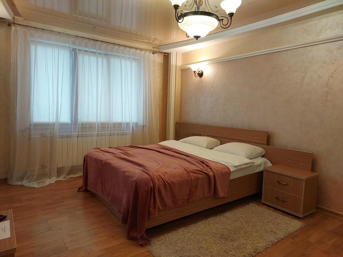 Затишна студія біля центру Луцк Экстерьер фото